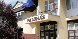 Faluház és Könyvtár Csökmő