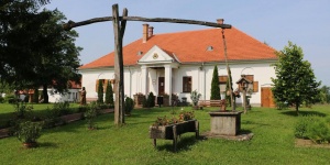 Népi Hagyományőrző és Erdei Iskola Kisbajom