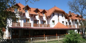 Sólyomvár Panzió és Étterem Komlóska