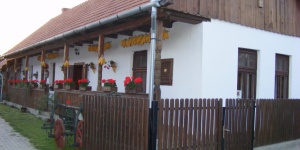 Nyugodt Hajlék Vendégház Kömörő